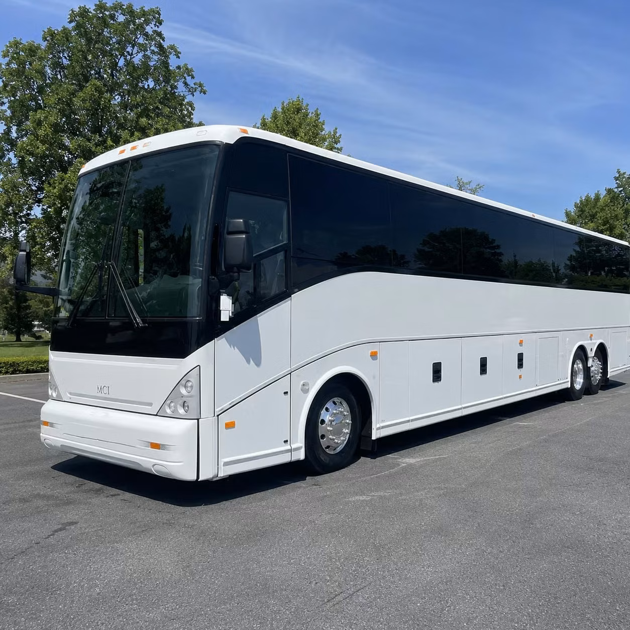 long distance charter bus rentals for alabama road trips and away games