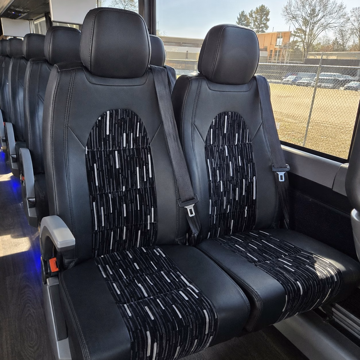 shuttle your wedding guests between tuscaloosa hotels and your venue without the hassle